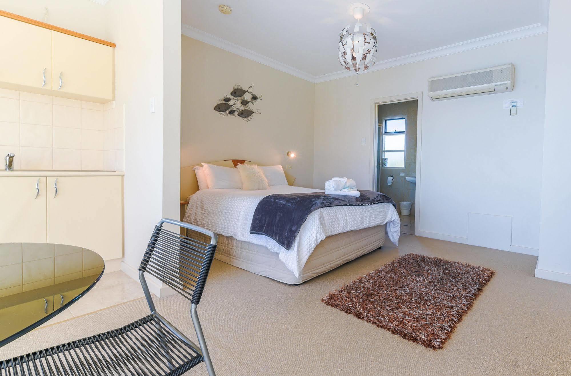 The Bluff Resort Apartments Encounter Bay Екстер'єр фото