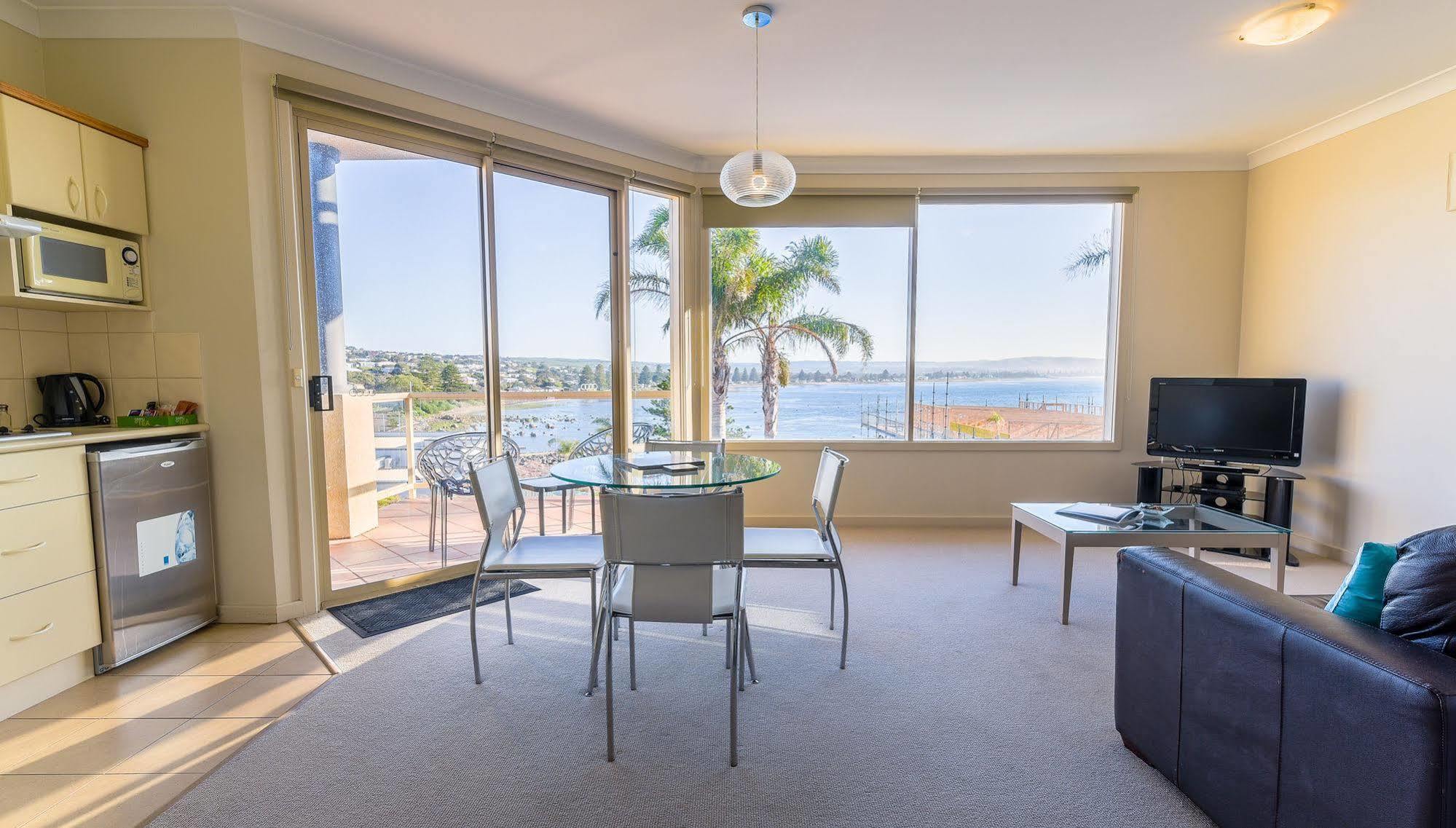 The Bluff Resort Apartments Encounter Bay Екстер'єр фото