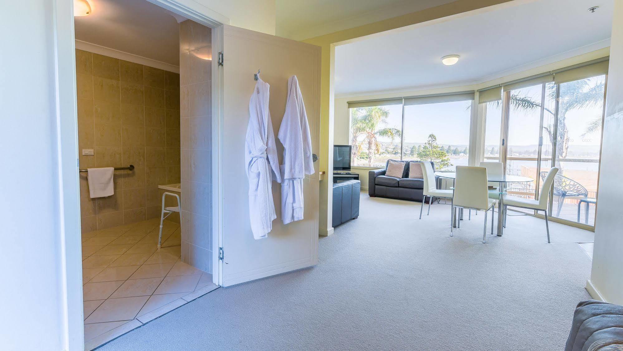 The Bluff Resort Apartments Encounter Bay Екстер'єр фото